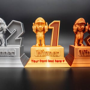 Provokative 3D-Mario-Figur, erhältlich in Gold, Silber und Bronze Mario Kart Trophy