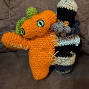 Kürbis und Aufnäher Handgehäkelte genähte Puppe Kürbis Kraken-Puppe: Amigurumi-Halloween-Kunst-Spielzeug (8,5 "groß)