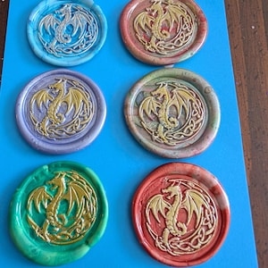 Lakzegelstickers Dragon en Celtic Moon voegen een vleugje elegantie toe aan je brieven en scrapbookpagina's zelfklevende achterkant
