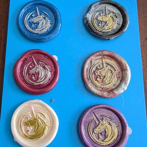 Gli adesivi con sigillo in ceralacca a forma di unicorno aggiungono un tocco di eleganza alle tue lettere e alle pagine di scrapbooking con retro autoadesivo