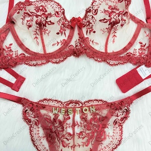 Conjunto de lencería fruncida con bordado de flores y tanga personalizado con nombre personalizado, tanga personalizado con letra, conjunto de lencería de malla transparente con bordado de flores.
