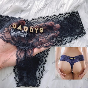 Aangepaste string met bloemenkant, gepersonaliseerde naamslip