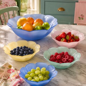 Vintage retro saladeschalen met geschulpte rand in pastelkleuren, set van 5