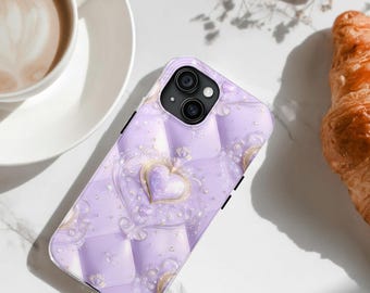 Funda para iPhone de estilo barroco en morado pastel, estilo romántico de época, elegante diseño de corazón.
