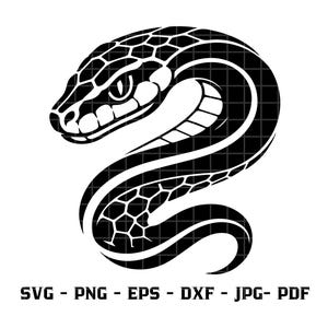 Könnte beinhalten: Eine schwarz-weiße grafische Illustration eines gewundenen Schlangenkopfes und -körpers mit sichtbarem Schuppenmuster. Das Design befindet sich auf einem Rasterhintergrund, wobei der Text SVG - PNG - EPS - DXF - JPG - PDF unten steht.