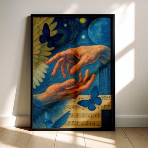 Könnte beinhalten: Gerahmter Kunstdruck mit einem surrealistischen Gemälde. Das Kunstwerk zeigt zwei Hände, die sich einander entgegenstrecken, mit einem Nachthimmel-Hintergrund, Schmetterlingen und Noten. Die Farbpalette umfasst Blau-, Orange- und Gelbtöne.