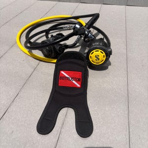 Custom SCUBA Regulator Cover – Neoprene Second Stage Protector with SCUBA dive flag & Personalized Text – SCUBA Diving Gift