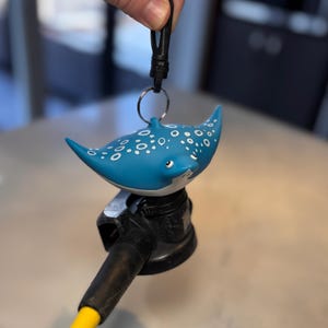 Eagle ray alternate air source holder clips onto your Buoyancy Control Device ( BCD )
