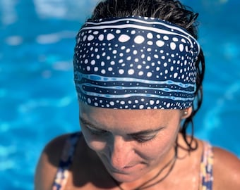 Diadema de buceo para mujer con protección solar y estampado de tiburón ballena. De secado rápido y elegante, ideal para buceo, deportes acuáticos y yoga.