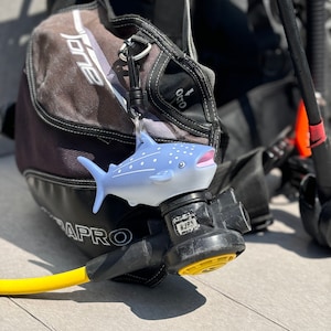 Whaleshark octopus alternate air source holder clips onto your Buoyancy Control Device ( BCD )