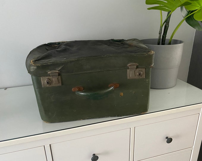 Vintage Suitcase (Medium)