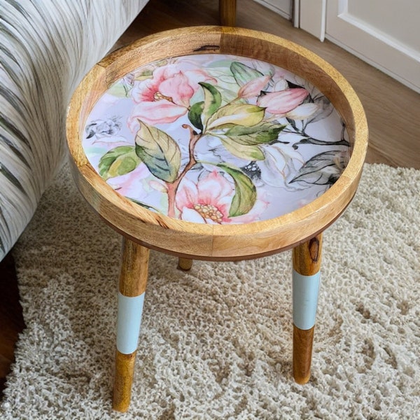 Table d'appoint en bois de manguier massif, plateau d'angle idéal, cadeau unique, pieds amovibles, emballé à plat, superbe fleur printanière
