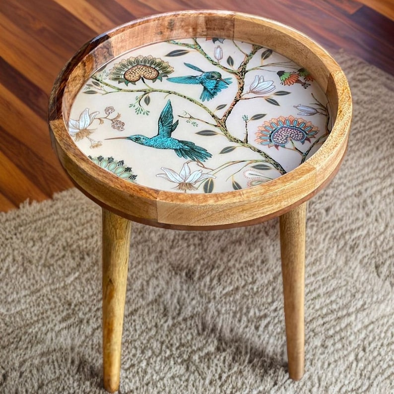 Table d'appoint en bois de manguier massif Table d'angle idéale, cadeau unique, pieds amovibles, emballé à plat, superbe colibri image 5