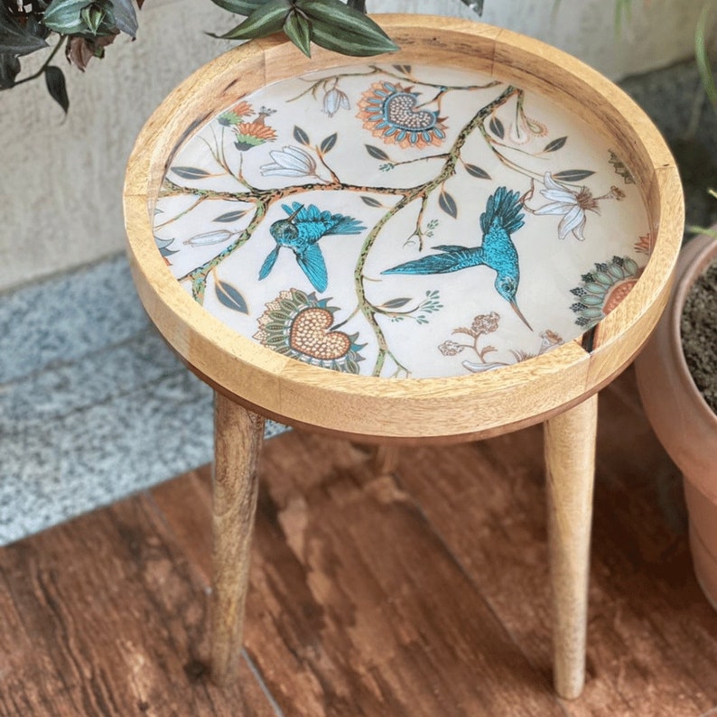 Table d'appoint en bois de manguier massif Table d'angle idéale, cadeau unique, pieds amovibles, emballé à plat, superbe colibri image 10