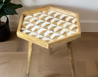 Table d'appoint en bois de manguier massif Table d'angle idéale, cadeau unique, pieds amovibles, grand plateau de table incrusté de cubes de 18 po.