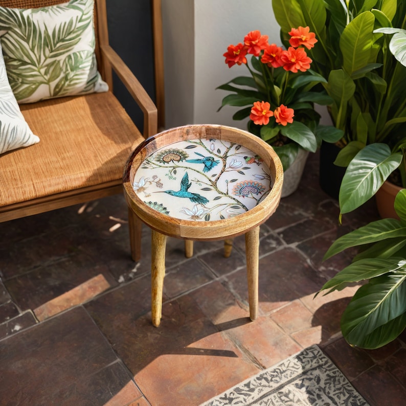 Table d'appoint en bois de manguier massif Table d'angle idéale, cadeau unique, pieds amovibles, emballé à plat, superbe colibri image 4