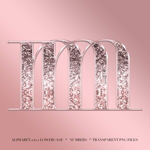 Op de afbeelding: Een roségouden letter "m" met een glittertextuur, tegen een bijpassende roze achtergrond. De letter heeft een decoratief, gewelfd ontwerp. De afbeelding bevat de tekst "ALPHABET a to z LOWERCASE * NUMBERS * TRANSPARENT PNG FILES."