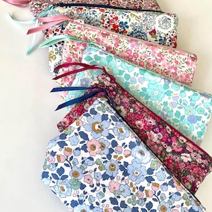 Kosmetiktasche, Reißverschlusstasche, Stofftasche Liberty of London, Geschenk für Frauen, exklusiver Betsy Liberty-Blumenstoff, handgefertigt