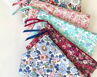 Makeup bag, zipped pouch, Liberty of London fabric bag, women&#39;s gift, exclusive Betsy liberty floral fabric, handmade