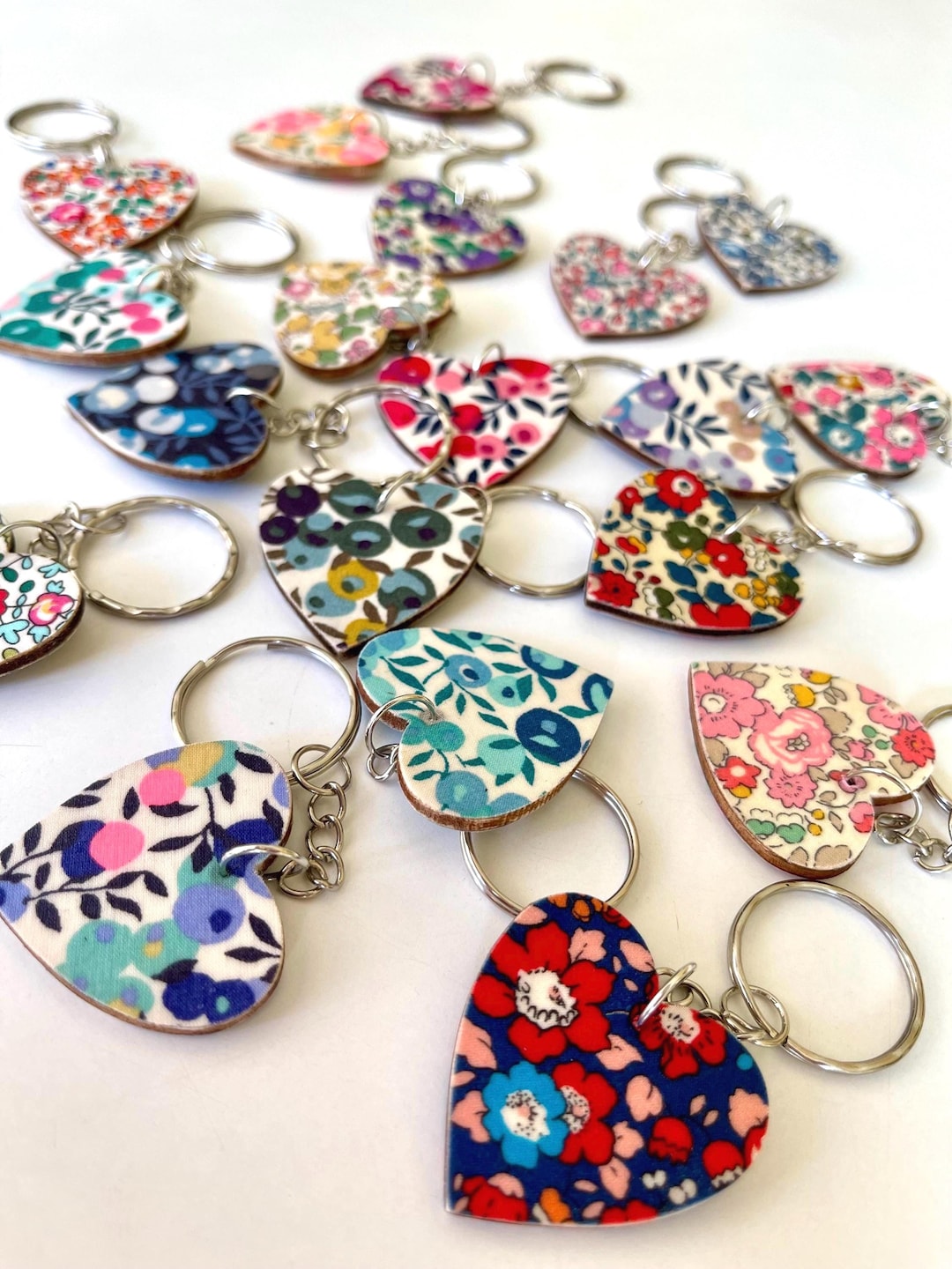 Porte-clés cœur en bois et Liberty