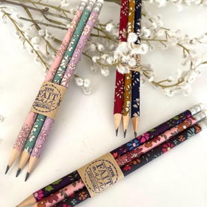matite liberty, matite bellissime, regalo liberty of london, liberty of london, capel, cancelleria, matita personalizzata