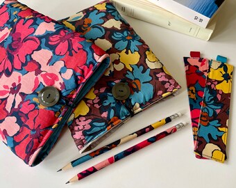 Pochette livre en tissu liberty, pochette molletonnée, cadeau pour lecteur, passion livre, cadeau maitresse, cadeau femme, anniversaire