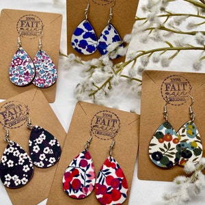 Orecchini pendenti in legno e tessuto Liberty, bigiotteria, orecchini fatti a mano, regalo per mamma, regalo per donna, Liberty