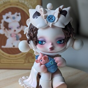 SKULLPANDA the Preachy (white Queen) From Everyday Wonderland