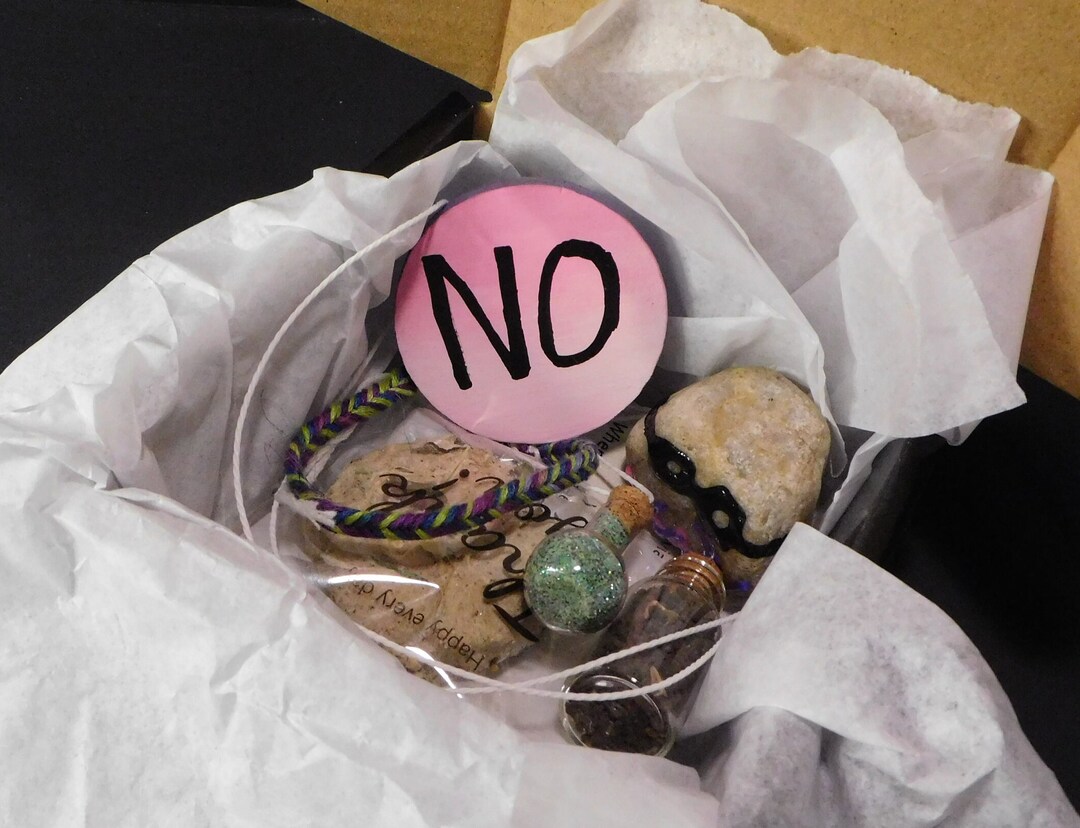 Wee Witches Mystery Divination, Offering Stone, Pet Rock, Spell Kit Kid ...