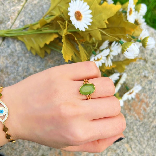 Jade Green Irregular Ring,Jade Gemstone  Gold Ring,Vintage Gold Ring, Simple Statement Ring,Adjustable Ring, Light Green Cocktail Ring