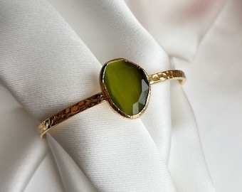 Jade Stone Cuff Bangle Bracelet, Green Stone Bracelet, Hammered Gold Cuff Bracelet, Bohemian Jewelry, Chunky bBracelet Gold