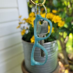 3D Printed Eyeglass Keychain-Fun Accessory