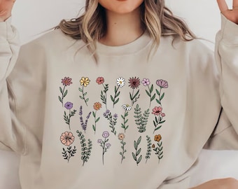 Pressed Flowers Sweatshirt, Wildflowers Cottagecore Shirt, Vintage Botanical Sweater, Pastel Floral Nature Sweatshirt, Garden Lover Shirt