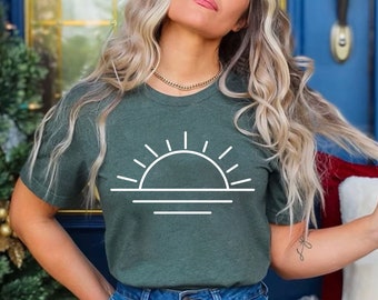 Retro Sunset Rays Wavy Shirt, Sun Shirt, Retro Sunshine Shirt, Sun Rays Tee, Beachy Vibes Tee, Retro Summer Time, Sunset Tshirt, Beach Shirt