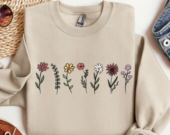 Boho Flower Sweatshirt, Wildflower Sweater Women, Floral Minimalist Sweater, Flower Print Sweatshirt ,Woman Gift Oversized ,Flower Shirt