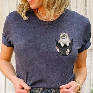 Cat Shirt, Cute Cat Shirt, Cat Lover Shirt, Pocket Cat T shirt, Cat Mom Tee, Cute Kitty in Pocket Tee, Gift for Cats Lover, Cat Mom Shirt