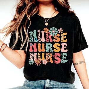 Retro Nurse Shirt, Wild Flowers Nurse T Shirt, RN Nurse Shirt Registered Nurse Shirt, Nurse Student Tee, New Nurse Gift, Nurse Appreciation bild 5