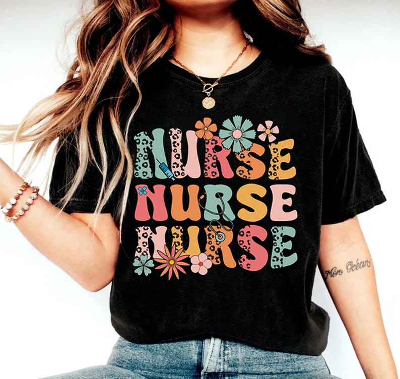Retro Nurse Shirt, Wild Flowers Nurse T Shirt, RN Nurse Shirt Registered Nurse Shirt, Nurse Student Tee, New Nurse Gift, Nurse Appreciation bild 5
