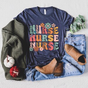 Retro Nurse Shirt, Wild Flowers Nurse T Shirt, RN Nurse Shirt Registered Nurse Shirt, Nurse Student Tee, New Nurse Gift, Nurse Appreciation bild 4