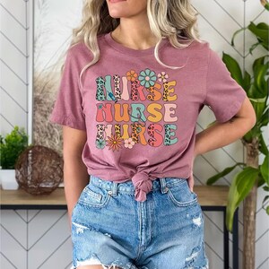 Retro Nurse Shirt, Wild Flowers Nurse T Shirt, RN Nurse Shirt Registered Nurse Shirt, Nurse Student Tee, New Nurse Gift, Nurse Appreciation bild 3