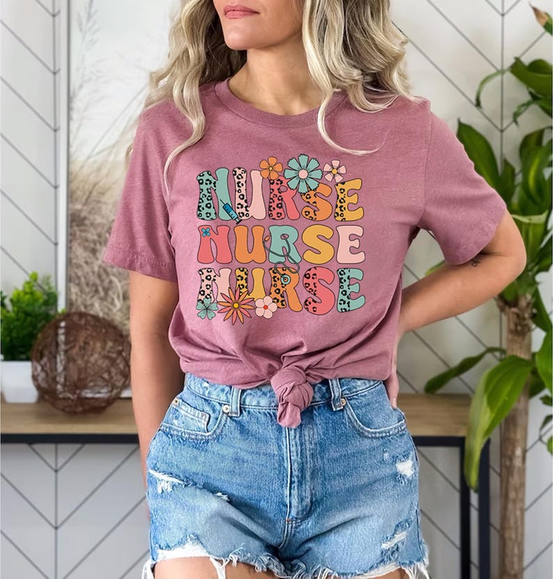 Retro Nurse Shirt, Wild Flowers Nurse T Shirt, RN Nurse Shirt Registered Nurse Shirt, Nurse Student Tee, New Nurse Gift, Nurse Appreciation bild 3