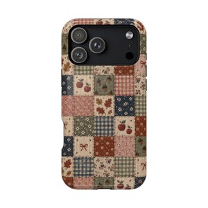 Telefoonhoesje met patchwork-quiltpatroon | Cottagecore-patroon, schokbestendig en magnetisch.