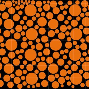 Puede incluir: Fondo negro con un patrón de círculos naranjas de varios tamaños. Los círculos están densamente empaquetados, creando un efecto texturizado. Un logotipo rosa en forma de corazón con texto se encuentra en la esquina inferior izquierda.