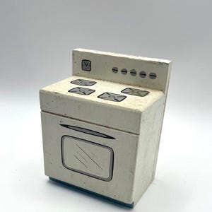 White dollhouse oven range