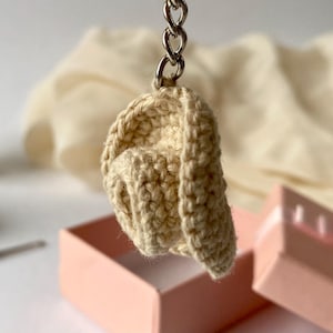 BUNDEL: Cowgirl-sleutelhanger + sticker | Handgemaakte cowboyhoed sleutelhanger | Gehaakte cowboyhoed | Ornament cowboyhoed van het land | Amigurumi-cowboy