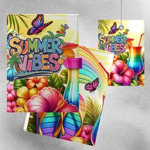 Puede incluir: Dos cuadernos coloridos con temática de verano con un arcoíris, mariposas, flores y el texto "Summer Vibes".
