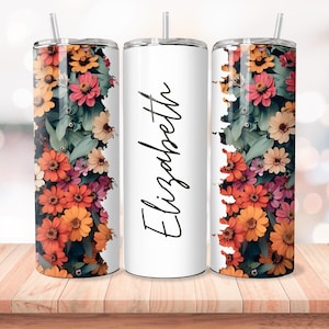 Puede incluir: Tres vasos de acero inoxidable con un dise&ntilde;o floral. El vaso del medio es blanco con el nombre "Elizabeth" escrito en cursiva negra. Los vasos de la izquierda y la derecha tienen un dise&ntilde;o floral con flores naranjas, rosas y amarillas.