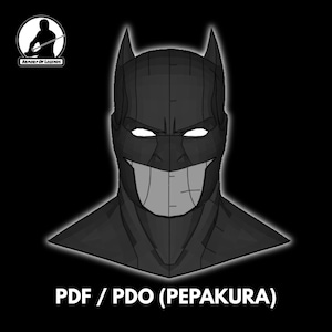 Puede incluir: Ilustración en blanco y negro de una máscara de Batman con una boca sonriente y orejas puntiagudas. El texto "PDF / PDO (PEPAKURA)" está en la parte inferior. Un logotipo es visible en la esquina superior izquierda.