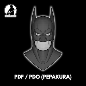 Puede incluir: Ilustración en escala de grises de una máscara de Batman con una sonrisa amplia y exagerada. La máscara tiene orejas puntiagudas y un diseño angular detallado. El texto "PDF / PDO (PEPAKURA)" está en la parte inferior, con un logotipo en la esquina superior izquierda.