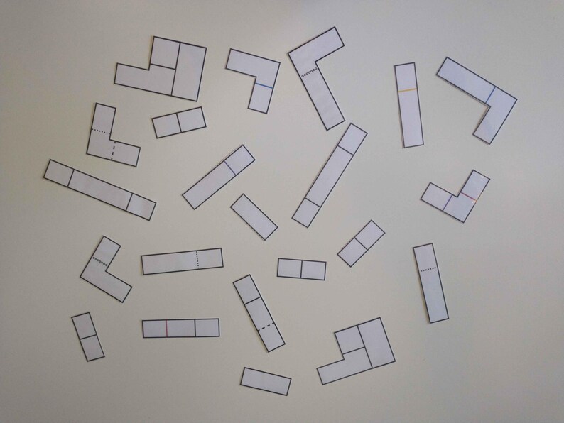 Puede incluir: Una colecci&oacute;n de 20 piezas de rompecabezas en forma de L de papel blanco, cada una con una configuraci&oacute;n diferente de l&iacute;neas y cuadrados. Las piezas est&aacute;n dispersas sobre un fondo blanco.